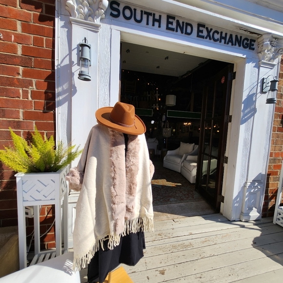 Mocha Brown Hat with Attached Cording Detailing - Picture 8 of 17